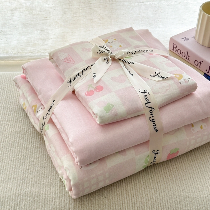 91家纺网 家纺一手货源 找家纺 2025新款全棉A类双层纱四件套系列-叠拍 小花喵