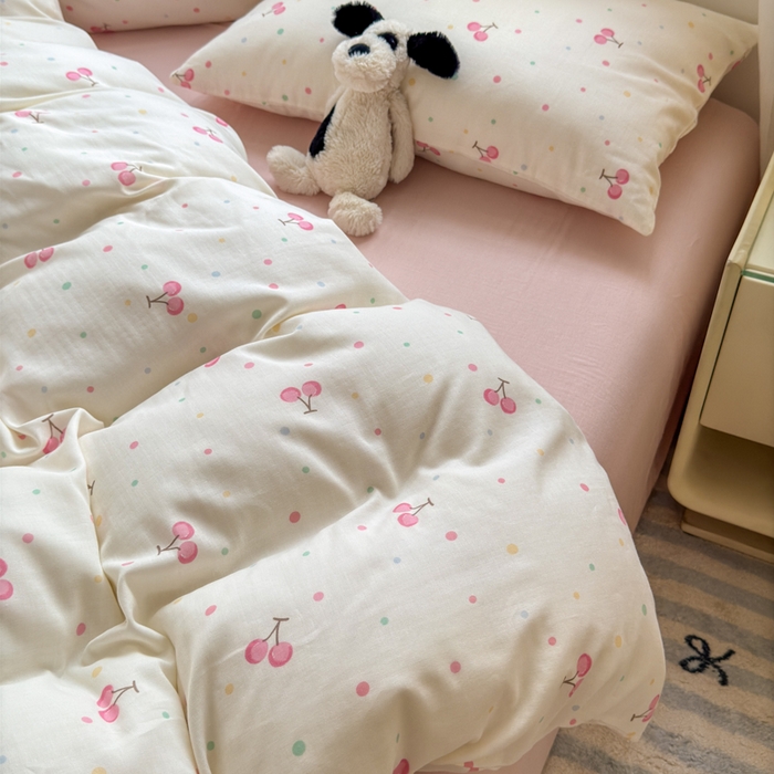 91家纺网 家纺一手货源 找家纺 2025新款全棉A类双层纱四件套系列-床拍 樱桃果