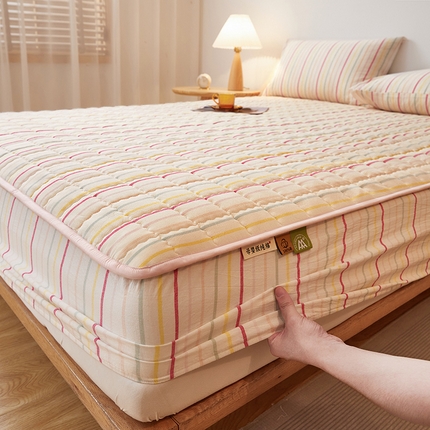 91家纺网 家纺一手货源 找家纺 喜居 2025新款全棉色织大豆夹棉床笠 彩虹条大豆夹棉床笠