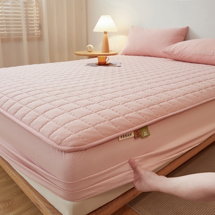 91家纺网 家纺一手货源 找家纺 喜居 2025新款全棉色织大豆夹棉床笠 千鸟粉大豆夹棉床笠