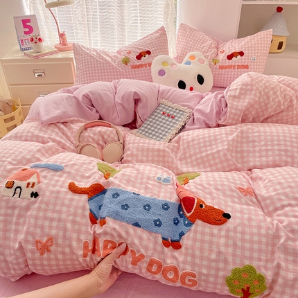 91家纺网 家纺一手货源 找家纺 优承佳生活馆 2025新款水洗m毛巾绣四件套 可爱腊肠狗