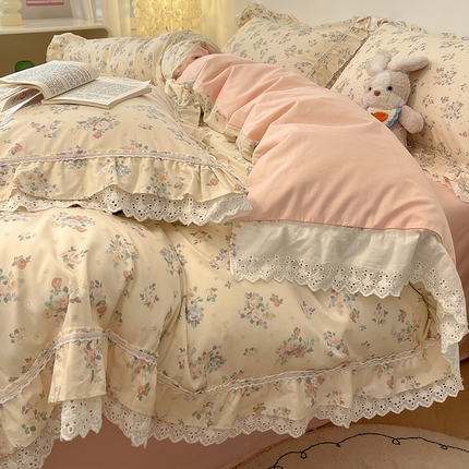 91家纺网 家纺一手货源 找家纺 蓝邻家纺 2025年新款全棉法式清新公主风双层花边四件套系列 梨花似锦-浅黄