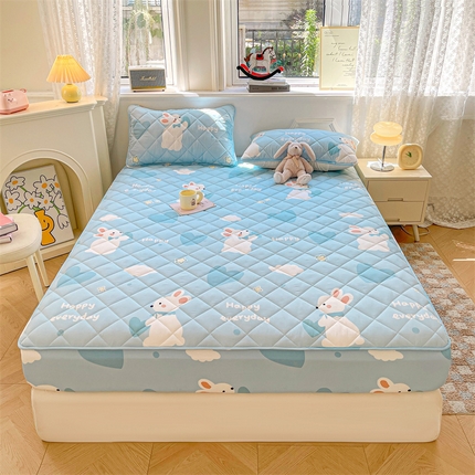 91家纺网 家纺一手货源 找家纺 居眠 2025新款A类亲肤棉抗菌印花夹棉床笠 奇幻兔兔