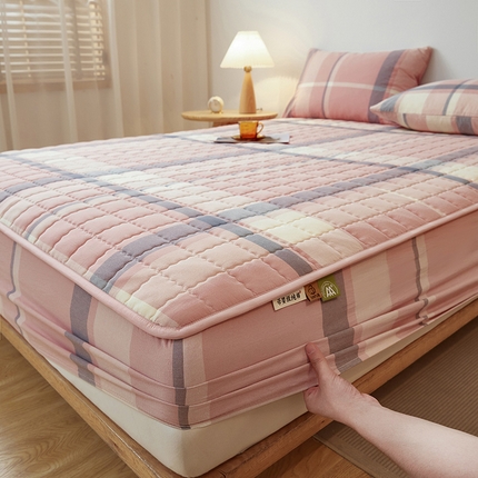 91家纺网 家纺一手货源 找家纺 喜居 2025新款全棉色织大豆夹棉床笠 莉亚粉大豆夹棉床笠