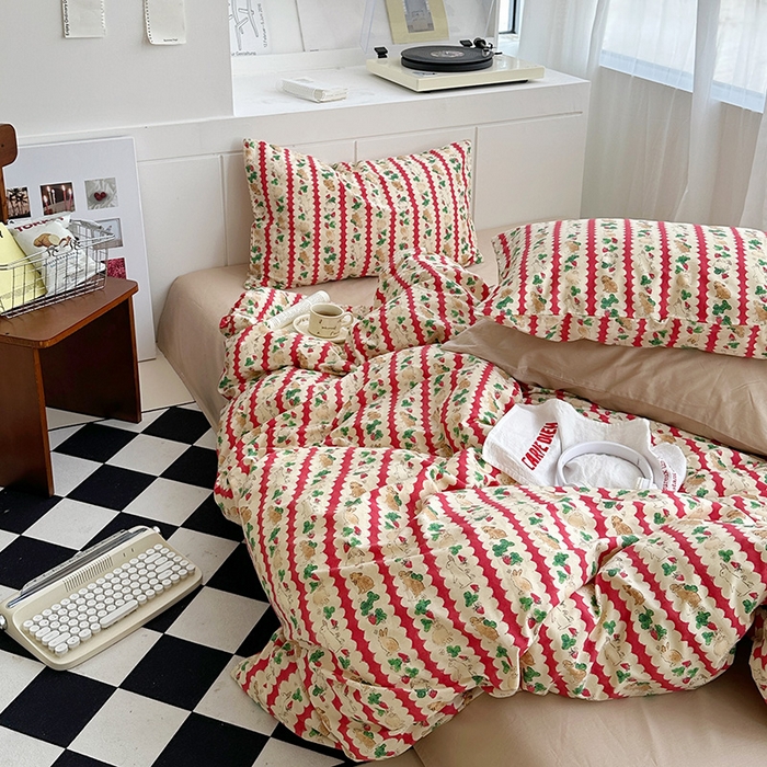 91家纺网 家纺一手货源 找家纺 尺素2025年韩国ins风系列五 草莓兔兔卡其