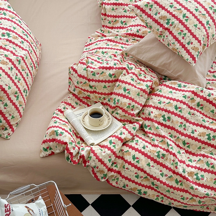 91家纺网 家纺一手货源 找家纺 尺素2025年韩国ins风系列五 草莓兔兔卡其