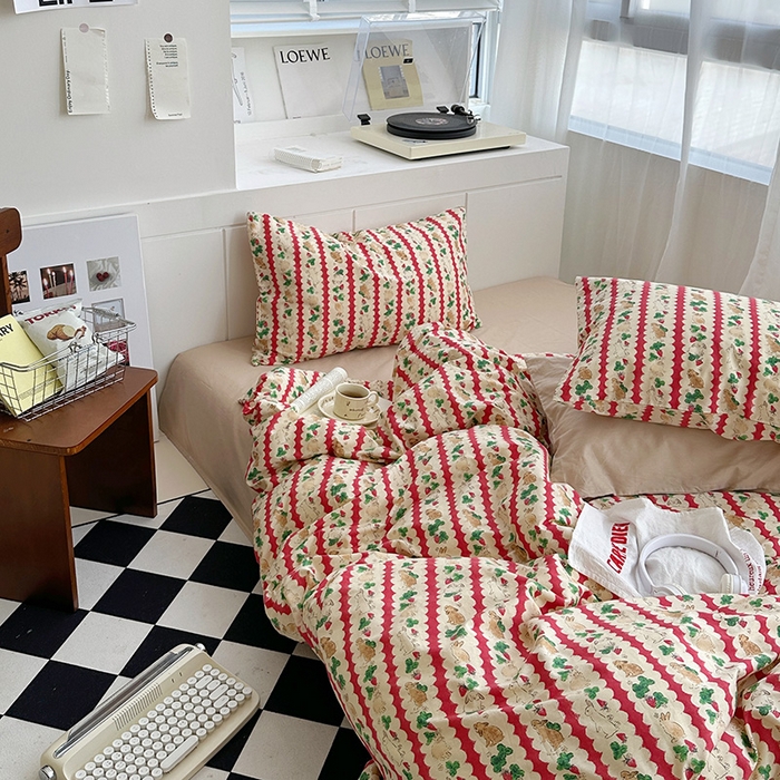 91家纺网 家纺一手货源 找家纺 尺素2025年韩国ins风系列五 草莓兔兔卡其