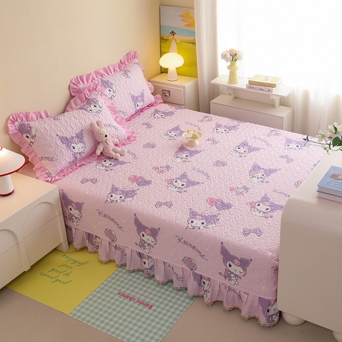 91家纺网 家纺一手货源 找家纺 2025新款全棉印花三丽鸥系列花边款全棉夹棉榻榻米大炕盖 气球库洛米