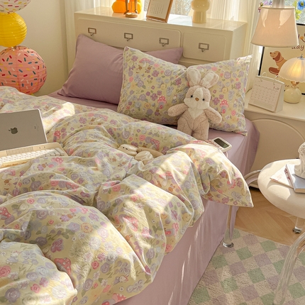 91家纺网 家纺一手货源 找家纺 韩巢家纺 2025新款水洗棉印花AA版四件套 兔漫画报