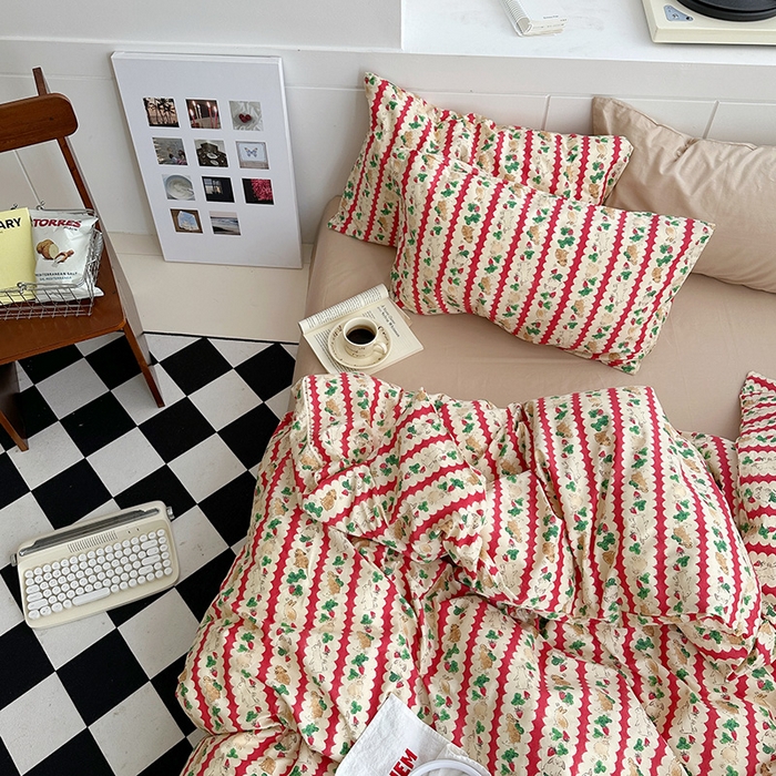 91家纺网 家纺一手货源 找家纺 尺素2025年韩国ins风系列五 草莓兔兔卡其