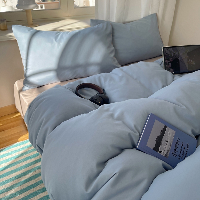 91家纺网 家纺一手货源 找家纺 芷凡家纺 2025新款亲肤棉纯色双拼四件套 浅蓝灰+灰驼