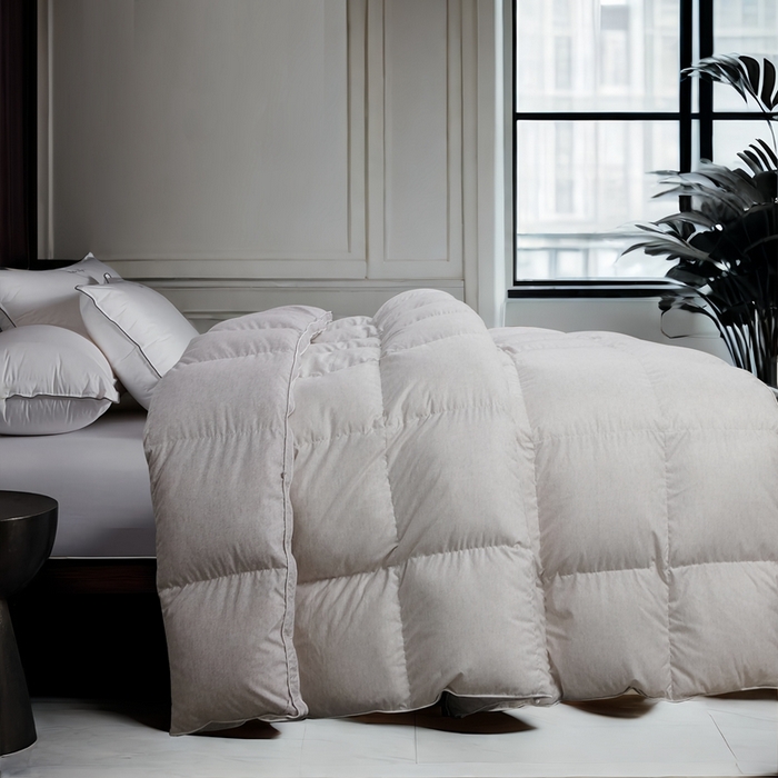 91家纺网 家纺一手货源 找家纺 卡迪亚家纺 2025新款米兰达白鹅被469羽魅系列被子被芯 羽魅灰