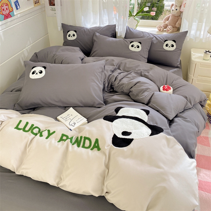 91家纺网 家纺一手货源 找家纺 盛秋家纺 2025新款A类水洗棉毛巾绣四件套-胖达 胖达-中灰