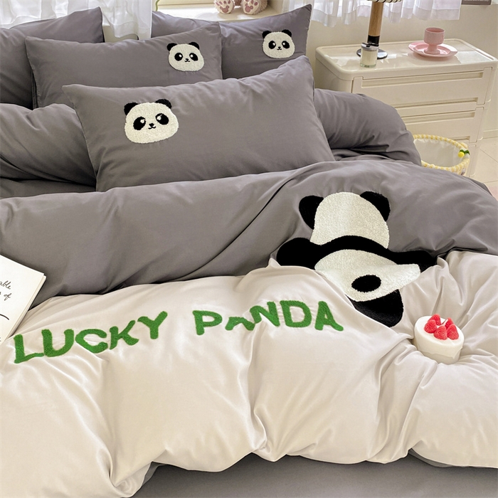 91家纺网 家纺一手货源 找家纺 盛秋家纺 2025新款A类水洗棉毛巾绣四件套-胖达 胖达-中灰