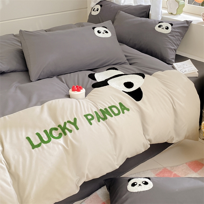 91家纺网 家纺一手货源 找家纺 盛秋家纺 2025新款A类水洗棉毛巾绣四件套-胖达 胖达-中灰