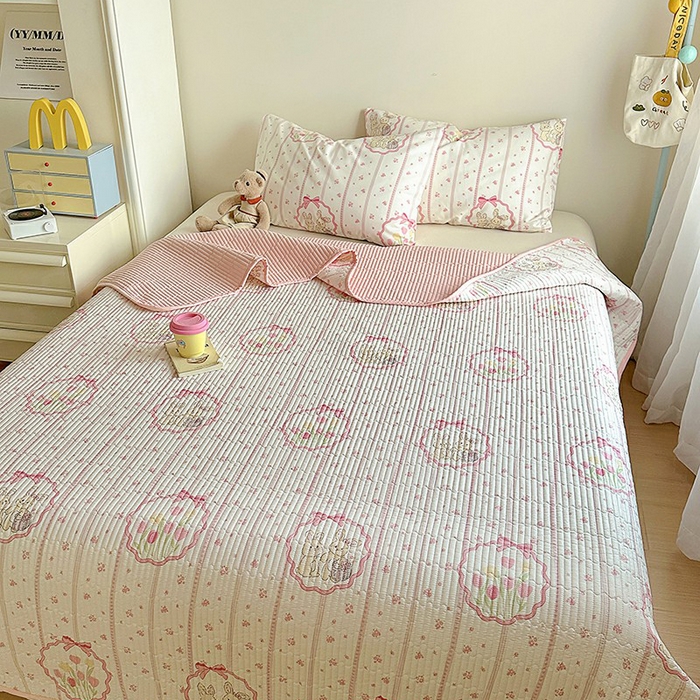 91家纺网 家纺一手货源 找家纺 希诺家居 2025新款全棉卡通小清新床盖三件套 床盖-粉兔酱