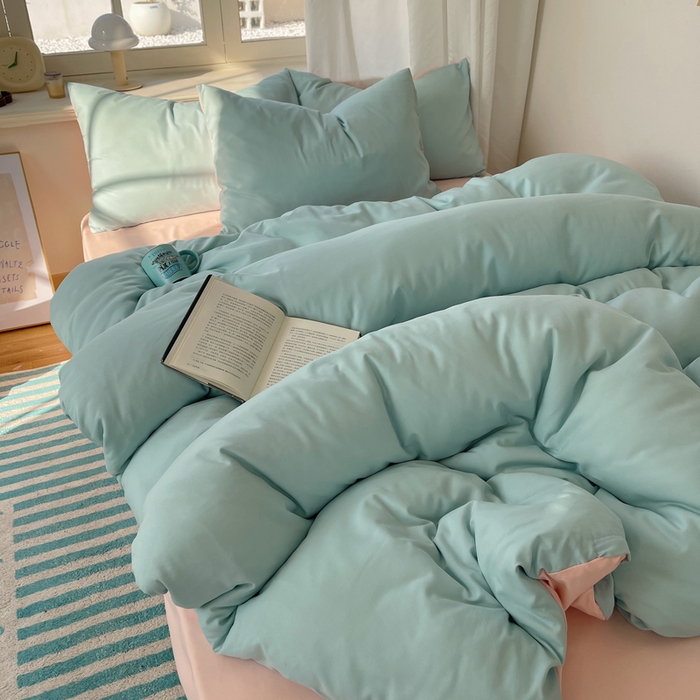 91家纺网 家纺一手货源 找家纺 芷凡家纺 2025新款亲肤棉纯色双拼四件套 蓝灰+奶油粉