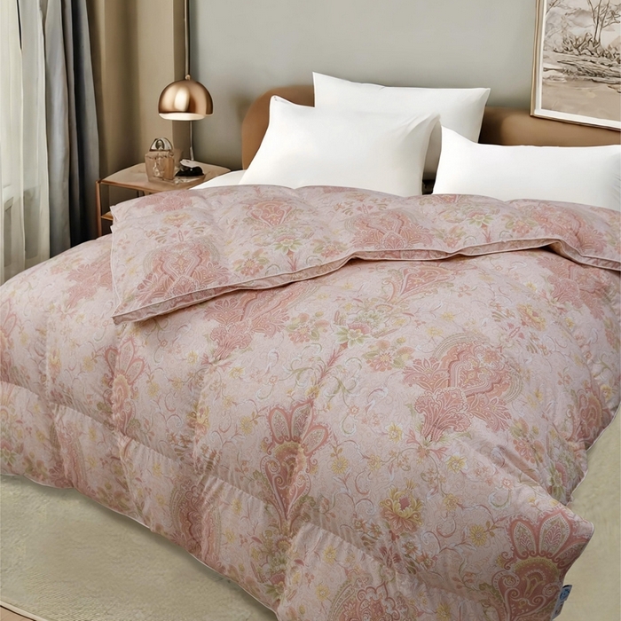 91家纺网 家纺一手货源 找家纺 卡迪亚家纺 2025新款米兰达白鹅被469羽魅系列被子被芯 羽魅日本粉