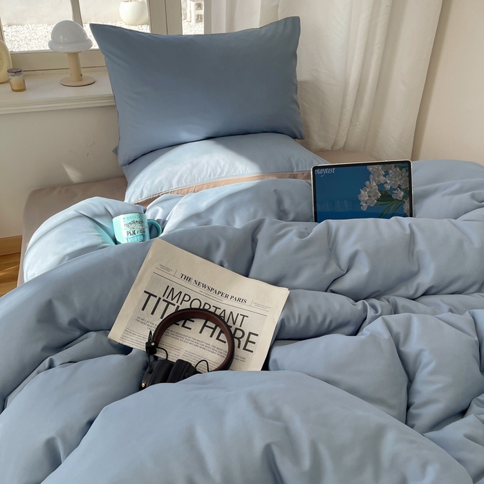 91家纺网 家纺一手货源 找家纺 芷凡家纺 2025新款亲肤棉纯色双拼四件套 浅蓝灰+灰驼