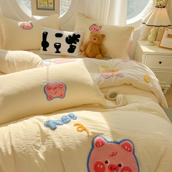 91家纺网 家纺一手货源 找家纺 韩巢家纺 2025新款大版水洗棉皱皱纱毛巾绣四件套(提供卖家秀) 困困小猪