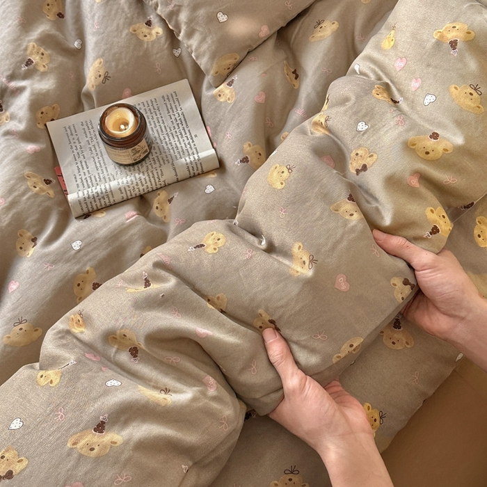 91家纺网 家纺一手货源 找家纺 呗旺鹿 2025新款A类母婴级全棉有氧双层纱印花四件套 帽子熊