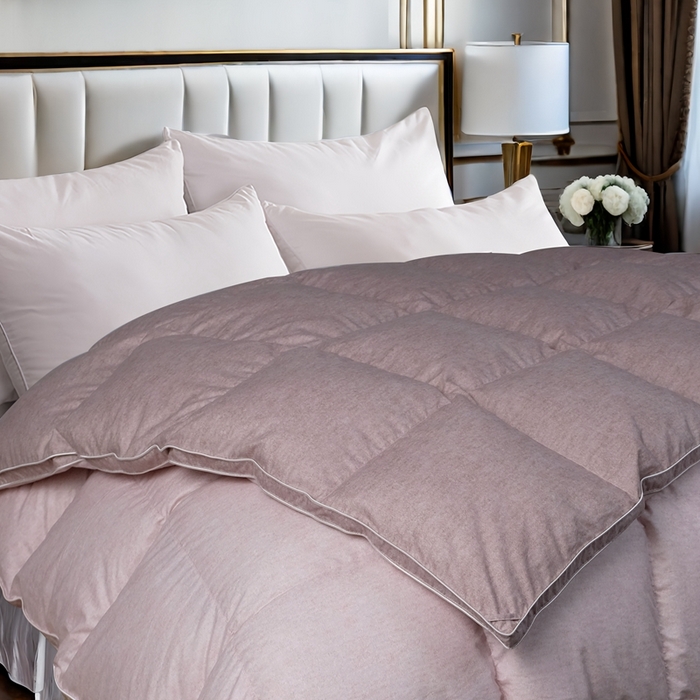 91家纺网 家纺一手货源 找家纺 卡迪亚家纺 2025新款米兰达白鹅被469羽魅系列被子被芯 羽魅豆沙