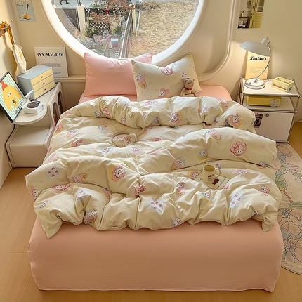 91家纺网 家纺一手货源 找家纺 茉礼 2025新款高克重ins风超柔软软糯糯小清新卡通印花水洗棉四件套 甜心KT