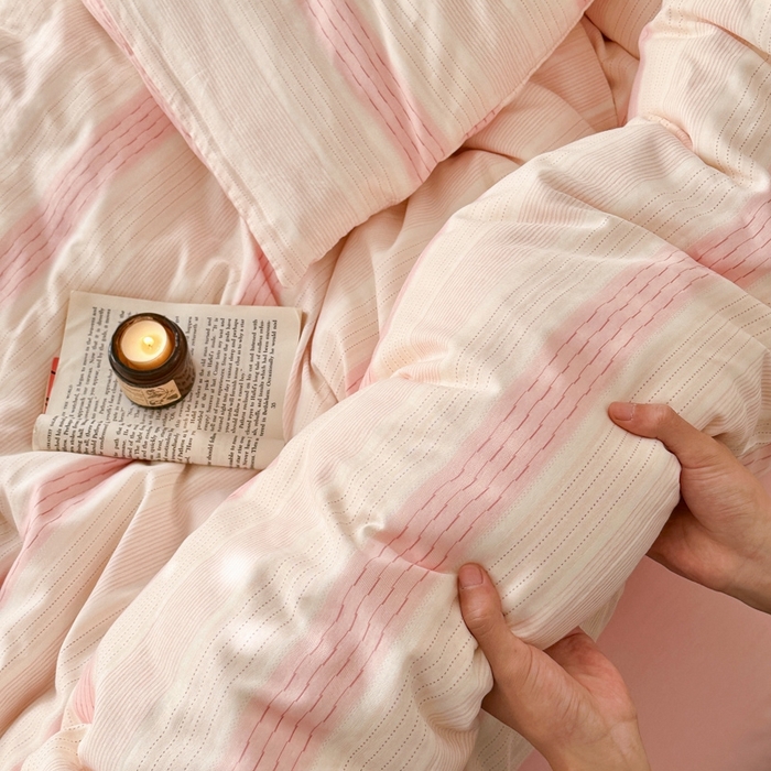 91家纺网 家纺一手货源 找家纺 呗旺鹿 2025新款A类母婴级全棉有氧双层纱印花四件套 川纱粉