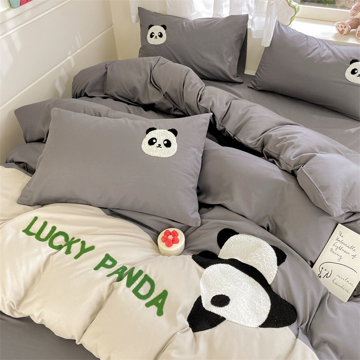 91家纺网 家纺一手货源 找家纺 盛秋家纺 2025新款A类水洗棉毛巾绣四件套-胖达 胖达-中灰