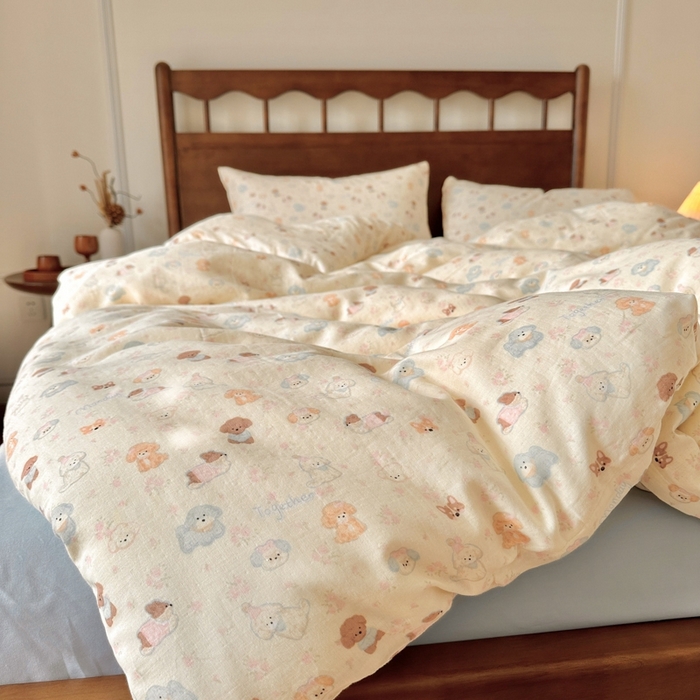 91家纺网 家纺一手货源 找家纺 呗旺鹿 2025新款A类母婴级全棉有氧双层纱印花四件套 泡芙狗