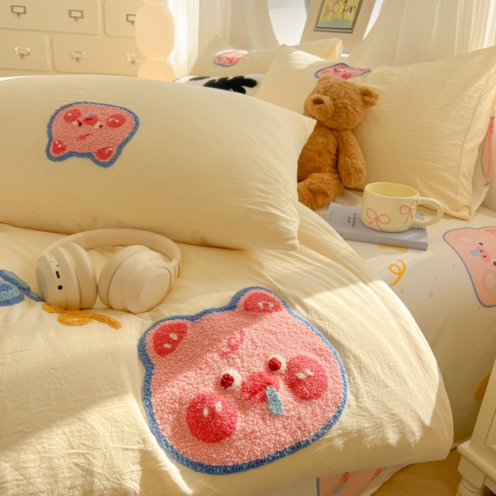 91家纺网 家纺一手货源 找家纺 韩巢家纺 2025新款大版水洗棉皱皱纱毛巾绣四件套(提供卖家秀) 困困小猪