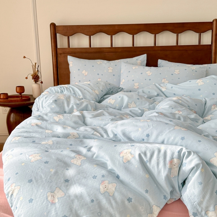 91家纺网 家纺一手货源 找家纺 呗旺鹿 2025新款A类母婴级全棉有氧双层纱印花四件套 星星狗蓝