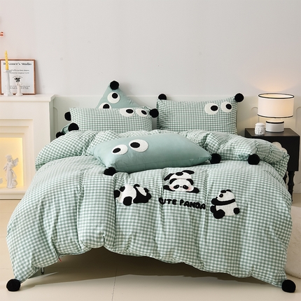 91家纺网 家纺一手货源 找家纺 炫拼家纺 2025新款毛球卡通毛巾绣A类全棉40支水洗棉四件套 【毛球】熊猫绿