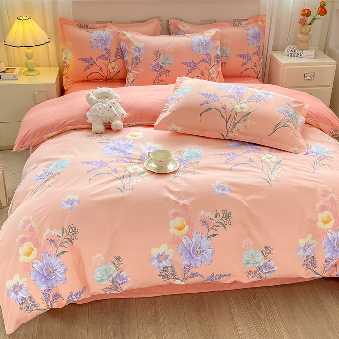 91家纺网 家纺一手货源 找家纺 2025新款植物羊绒大板磨毛活性印花四件套 沁粉佳人