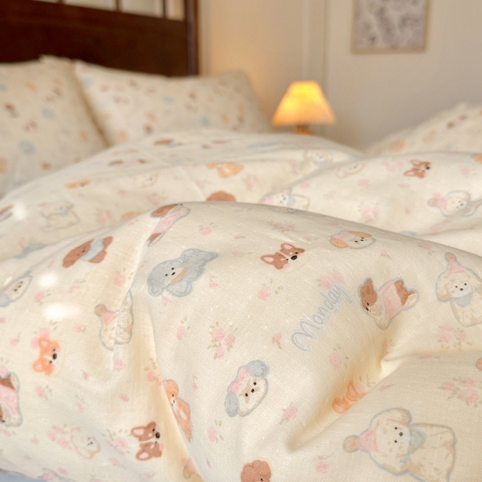 91家纺网 家纺一手货源 找家纺 呗旺鹿 2025新款A类母婴级全棉有氧双层纱印花四件套 泡芙狗