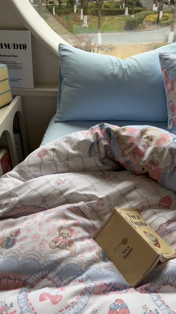 91家纺网 家纺一手货源 找家纺 茉礼 2025新款高克重ins风超柔软软糯糯小清新卡通印花水洗棉四件套 洛丽小熊