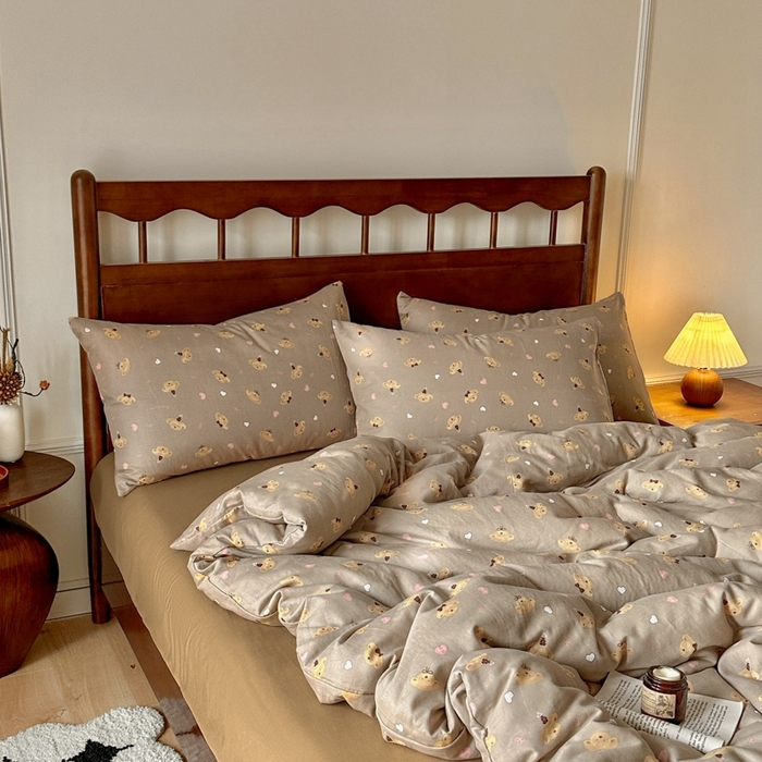 91家纺网 家纺一手货源 找家纺 呗旺鹿 2025新款A类母婴级全棉有氧双层纱印花四件套 帽子熊