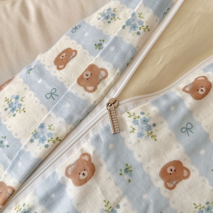 91家纺网 家纺一手货源 找家纺 呗旺鹿 2025新款A类母婴级全棉有氧双层纱印花四件套 条纹小熊