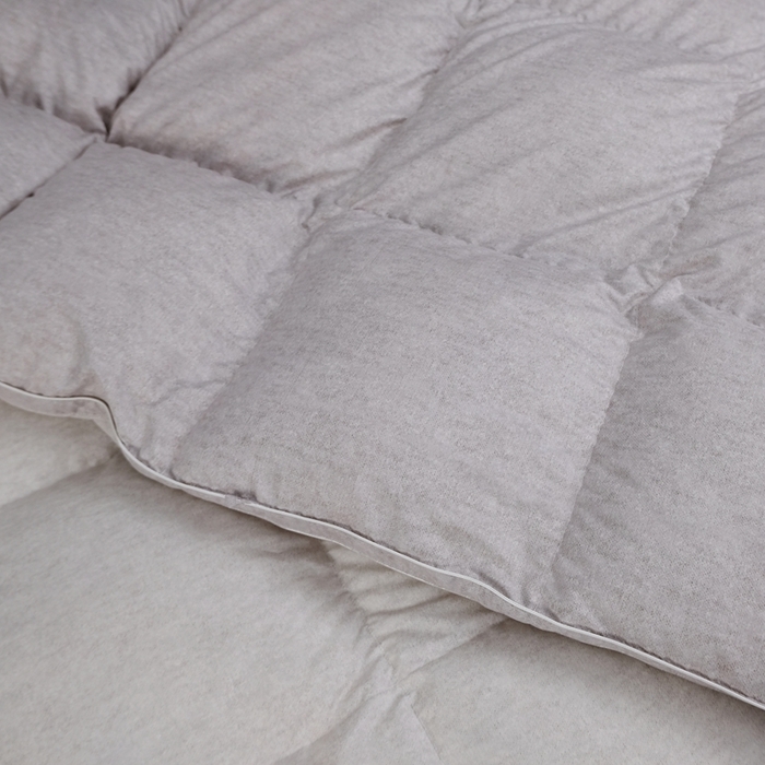 91家纺网 家纺一手货源 找家纺 卡迪亚家纺 2025新款米兰达白鹅被469羽魅系列被子被芯 羽魅灰