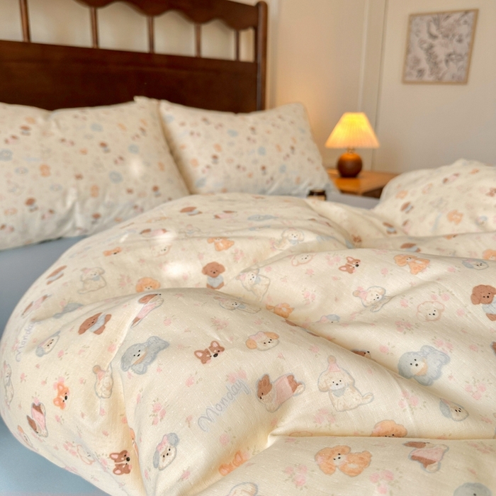 91家纺网 家纺一手货源 找家纺 呗旺鹿 2025新款A类母婴级全棉有氧双层纱印花四件套 泡芙狗