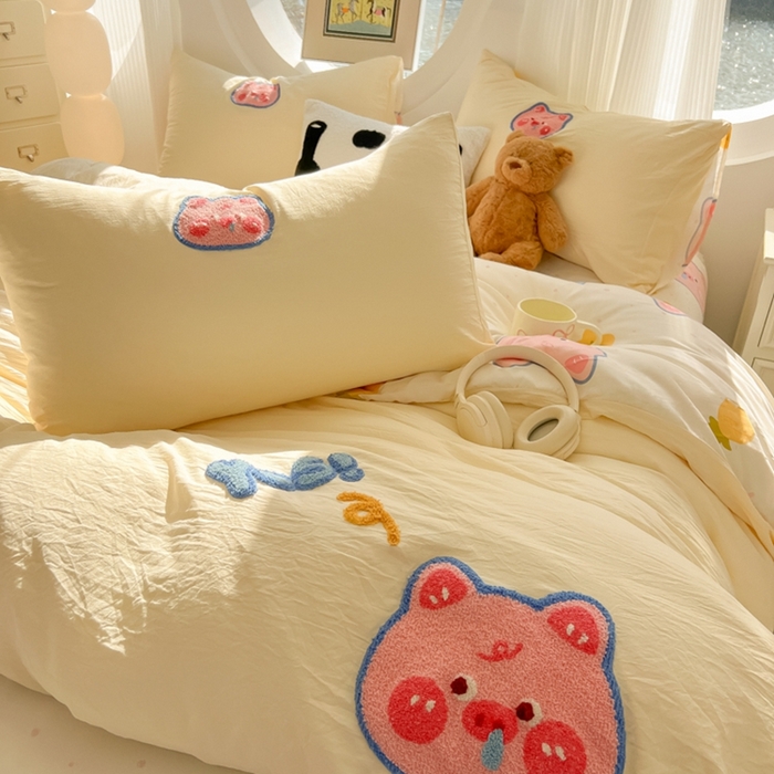 91家纺网 家纺一手货源 找家纺 韩巢家纺 2025新款大版水洗棉皱皱纱毛巾绣四件套(提供卖家秀) 困困小猪