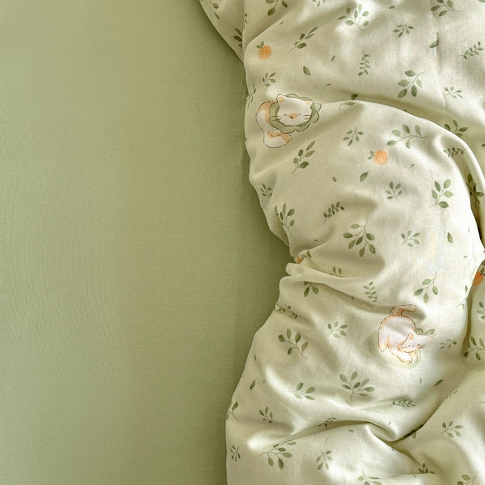 91家纺网 家纺一手货源 找家纺 呗旺鹿 2025新款A类母婴级全棉有氧双层纱印花四件套 叶猫绿