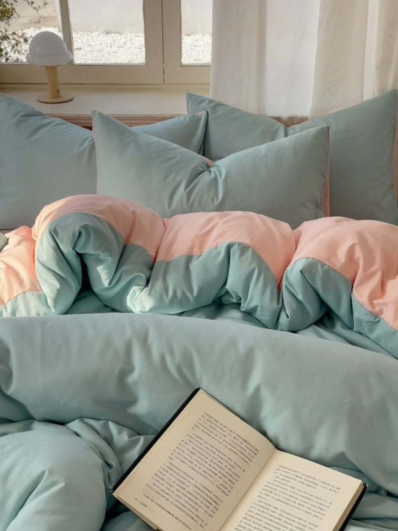 91家纺网 家纺一手货源 找家纺 芷凡家纺 2025新款亲肤棉纯色双拼四件套 蓝灰+奶油粉