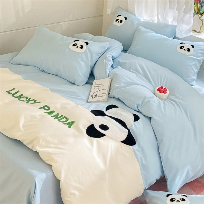 91家纺网 家纺一手货源 找家纺 盛秋家纺 2025新款A类水洗棉毛巾绣四件套-胖达 胖达-天空蓝