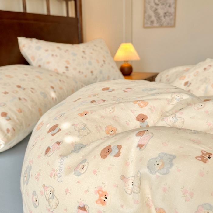 91家纺网 家纺一手货源 找家纺 呗旺鹿 2025新款A类母婴级全棉有氧双层纱印花四件套 泡芙狗