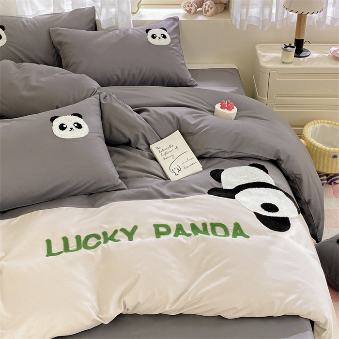 91家纺网 家纺一手货源 找家纺 盛秋家纺 2025新款A类水洗棉毛巾绣四件套-胖达 胖达-中灰