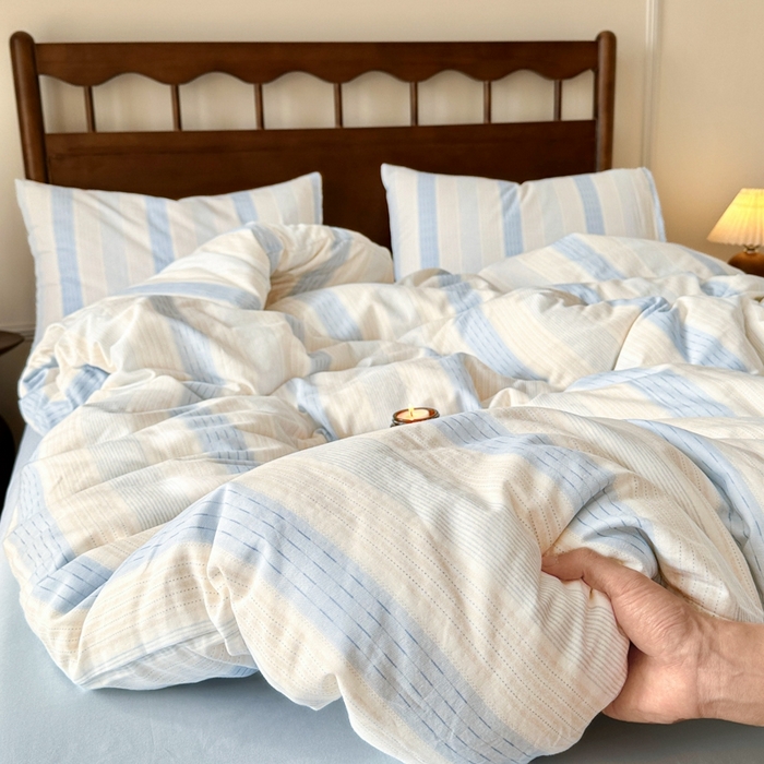 91家纺网 家纺一手货源 找家纺 呗旺鹿 2025新款A类母婴级全棉有氧双层纱印花四件套 川纱蓝