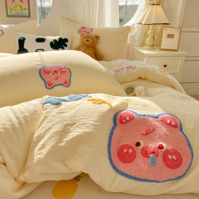 91家纺网 家纺一手货源 找家纺 韩巢家纺 2025新款大版水洗棉皱皱纱毛巾绣四件套(提供卖家秀) 困困小猪