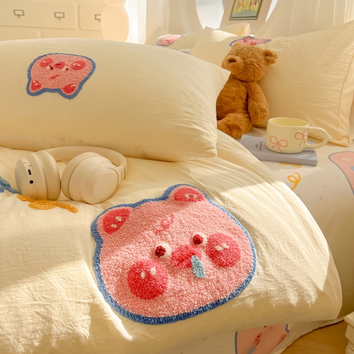 91家纺网 家纺一手货源 找家纺 韩巢家纺 2025新款大版水洗棉皱皱纱毛巾绣四件套(提供卖家秀) 困困小猪