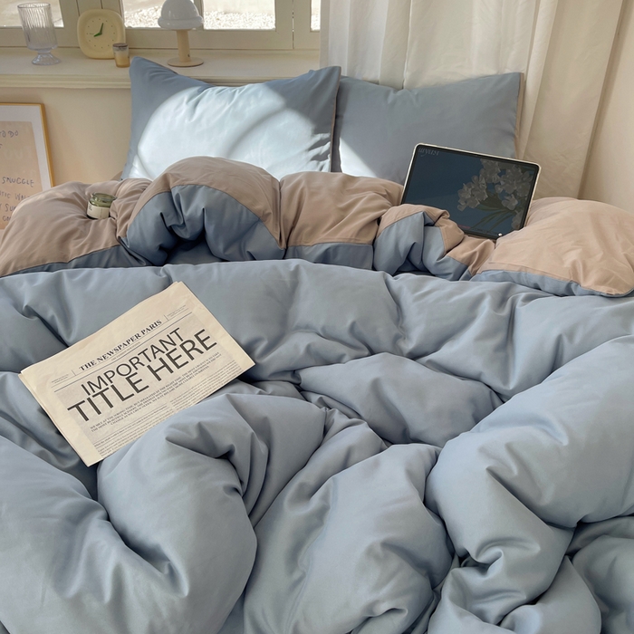 91家纺网 家纺一手货源 找家纺 芷凡家纺 2025新款亲肤棉纯色双拼四件套 浅蓝灰+灰驼